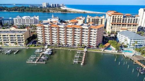 Clearwater Beach Apartment | Luxury 5 Star Waterfront Condo 3 Bdr 2 Bath Pool Hot-Tub Panoramic Gulf and Intracoastal Waterway Views