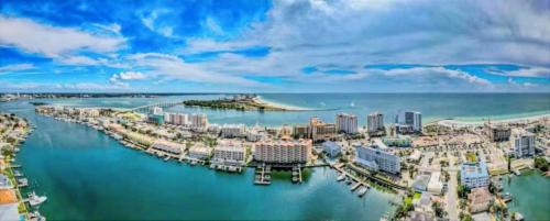 Clearwater Beach Apartment | Luxury 5 Star Waterfront Condo 3 Bdr 2 Bath Pool Hot-Tub Panoramic Gulf and Intracoastal Waterway Views
