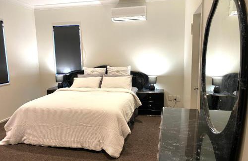 Maungaraki Villa | Luxury 5beds and 5bedroom