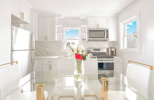 Bryn Mawr House | Luxury 5BR 2BA Spacious Home NYC Free Parking + Office
