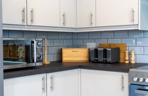 West Bromwich House | Luxury 5BR Home | Hot Tub | EV-Friendly Stay