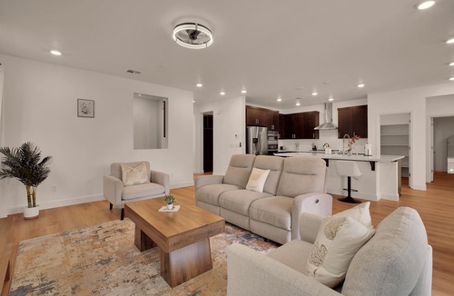 Lodi House | Luxury 5BR Lounge EV Ping Pong Yard BBQ
