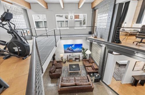 Chatham-Arch House | Luxury 5BR Mass Ave Retreat w Gym & Sauna