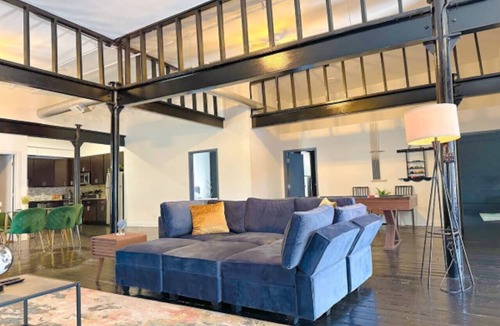 Near South Side Apartment | Luxury 5BR South Loop, McCormick Place, Pool Table