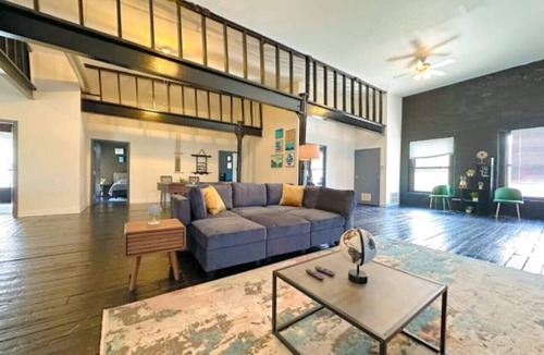 Near South Side Apartment | Luxury 5BR South Loop, McCormick Place, Pool Table