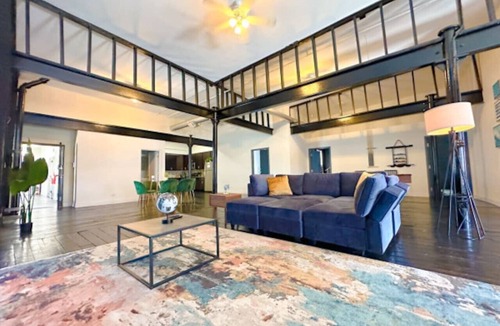 Near South Side Apartment | Luxury 5BR South Loop, McCormick Place, Pool Table