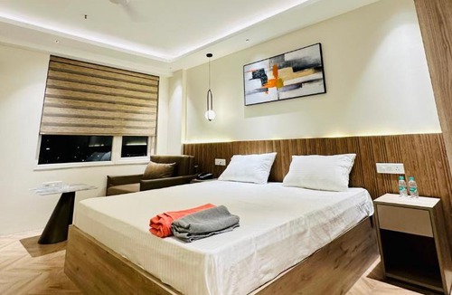 Jaypee Greens Apartment | Luxury 5star Flat, Urgent Check-in Available!