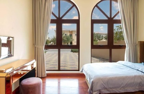 Dubai Villa | Luxury 6-bed w/pool - Golf Course - Maid included!