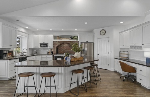 Layton House | Luxury - 6000sqft- Sleeps 22+ Basketball, Billiards, Theater, Game, PrincessRoom