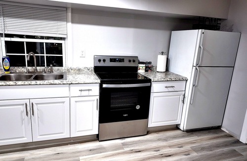Mount Laurel House | Luxury 6BR Retreat with Sauna & Massage Chairs – Perfect for Groups