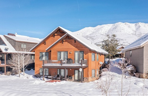 Eden House | Luxury 6BR Mountain Retreat - Hot Tub, Views, Game Room, Powder Mountain