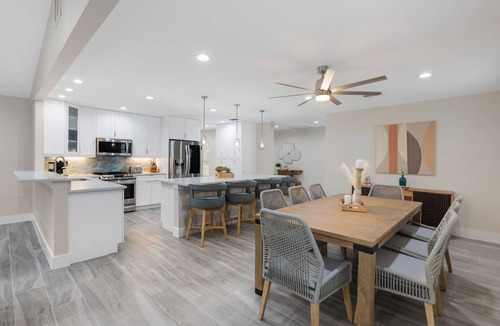 Sun Terrace House | Luxury 6BR Naples Retreat with private Pool. Beach, & 5th Ave Just Minutes Away!