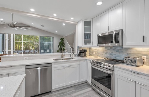 Sun Terrace House | Luxury 6BR Naples Retreat with private Pool. Beach, & 5th Ave Just Minutes Away!