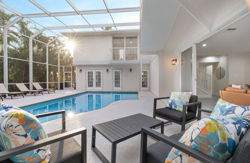 Sun Terrace House | Luxury 6BR Naples Retreat with private Pool. Beach, & 5th Ave Just Minutes Away!