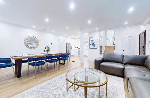 Bathurst Manor House | Luxury 7 Bedroom/3 Bath Home