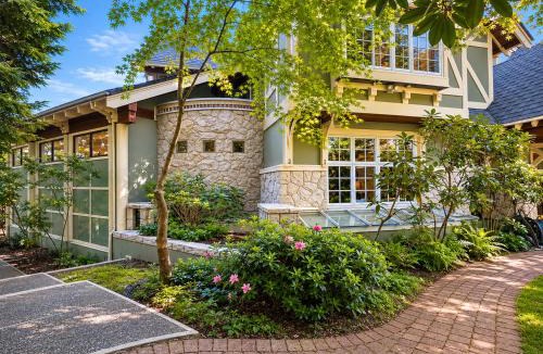 Shaughnessy Villa | Luxury 7BR 8BA West Side Villa with Garden & Pond 5 Min to Downtown