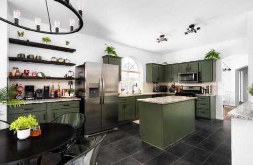 Pflugerville House | Luxury 7BR Pool Hot Tub & 4 Car Parking