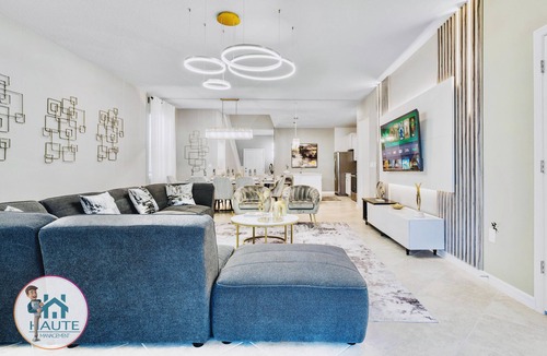 Four Corners House | Luxury 7BR Windsor Cay Resort Home w/Private Pool, Game Room & Free Club Access