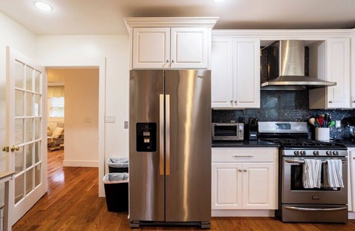 New London Villa | Luxury 8BR Winter Wonderland Sleeps 22 Indoor Fireplaces & Ocean Views