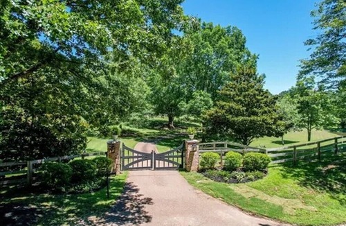 Oxford House | Luxury 9-BR Estate - 3 Homes & Cottage on 14 Acres, 10 Miles to Ole Miss
