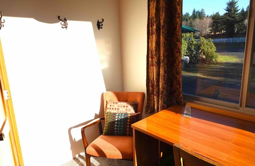 Beaver House | Luxury 9BR Lakefront Retreat/Dock/12 Kayaks/HotTub