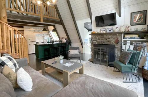 Blue River Ski Chalet | Luxury A-Frame with Hot Tub for Dreamy Vacations in Colorado