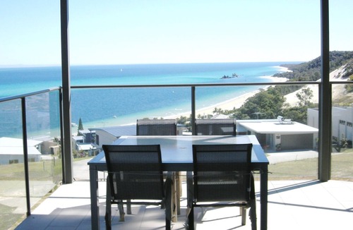Brisbane Waterfront House | Luxury accommodation in comfort for up to 17 guests