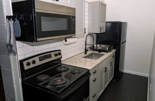 Menlo Cabin | Luxury Adventure Studio Chalet with Outdoor Shower near Cloudland Canyon & McLemore Golf Club in Menlo, GA