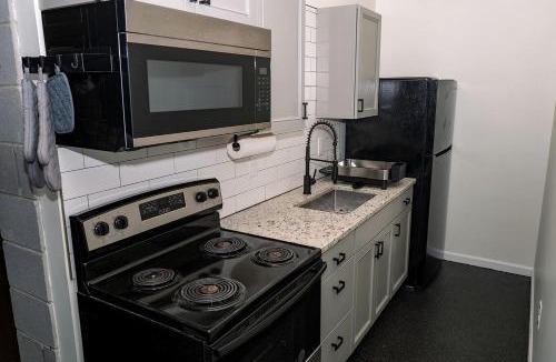 Menlo House | Luxury Adventure Studio Chalet with Outdoor Shower near Cloudland Canyon & McLemore Golf Club in Menlo, GA