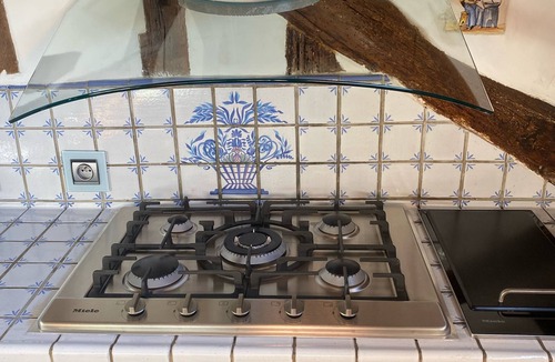 Saint-Merri Apartment | Luxury Affordable Vacation Home in Paris, Marais