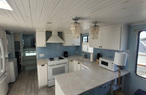 St. Augustine Boat Rental | Luxury Afloat~Waterfront Retreat w/Rooftop Lounge~Walking Distance to Town