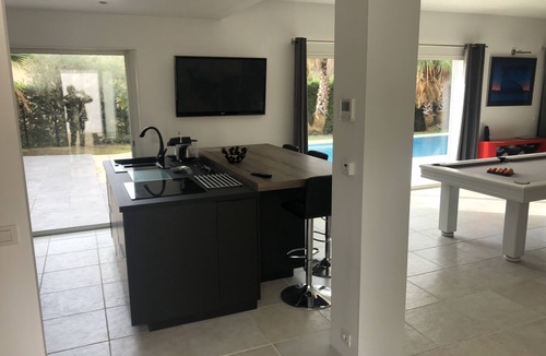 Valescure Villa | Luxury air-conditioned villa with swimming pool and large enclosed garden near beaches