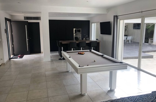 Valescure Villa | Luxury air-conditioned villa with swimming pool and large enclosed garden near beaches