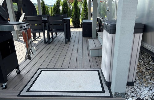 Rockbridge House | Luxury Airstream Glamping Parisian Unit 5 of 6, Sauna, Hot/Cold Plunge, Hiking