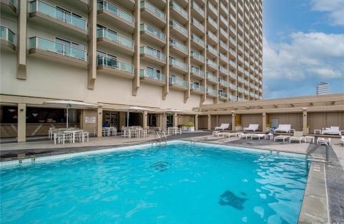 Ala Moana Apartment | Luxury Ala Moana Resort 25th floor with balcony