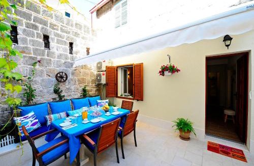 Split Apartment | Luxury Apartment Dvor