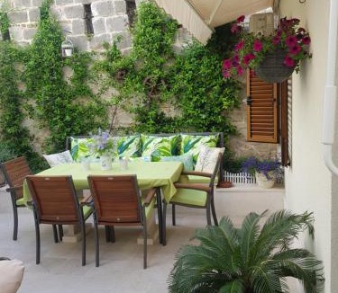 Split Apartment | Luxury Apartment Dvor