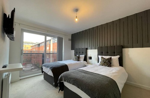Wolverhampton Apartment | Luxury apartment with free secure gated parking