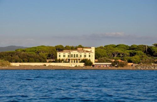 Donoratico Apartment | Luxury apartment inside beachfront villa