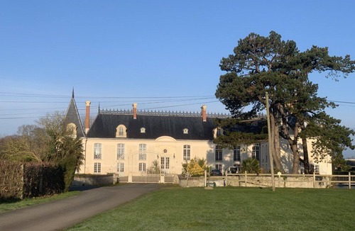Commes Apartment | Luxury apartment on seafront castle