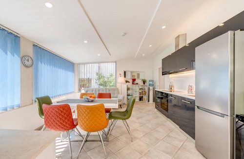 Split Apartment | Luxury apartment positioned in a green oasis in the middle of the city