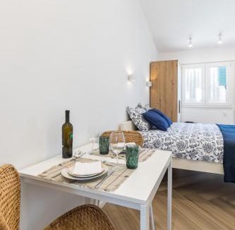 Split House | Luxury apartment Silvana with beautiful garden