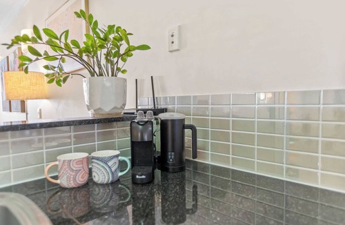 Westcourt Apartment | Luxury Apartment w/Pools, BBQ & Gym Access