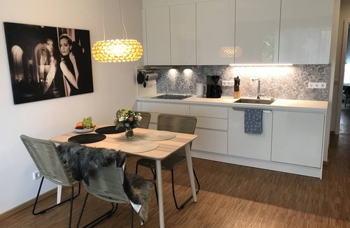 Outer Neustadt Apartment | Luxury apartment with balcony