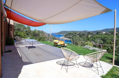 Procchio House | Luxury apartment with private access to the sea.