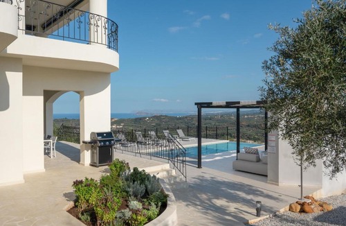 Polemarchi Villa | Luxury Apartment with private Heated pool