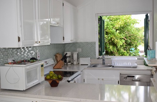 Rendezvous Apartment | Luxury apartment with views of 4th green and pool