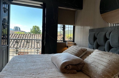 La Estrella Apartment | Luxury apt with jacuzzi near downtown