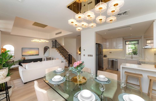 Arabian Ranches Villa | Luxury Arabian Ranches Villa on Pool and Park.