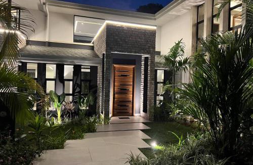 El Cerro Villa | Luxury Architectural Gem in the Jungle